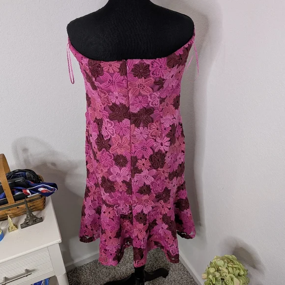 Alexia Admor Strapless Floral Lace Dress - Picture 6 of 9